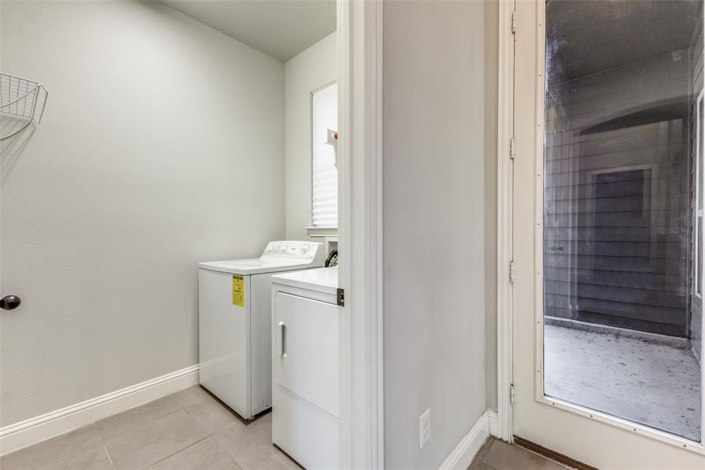 828 Rohan Drive Richardson, TX 75081 - Photo 13 of 25 a bathroom with a sink