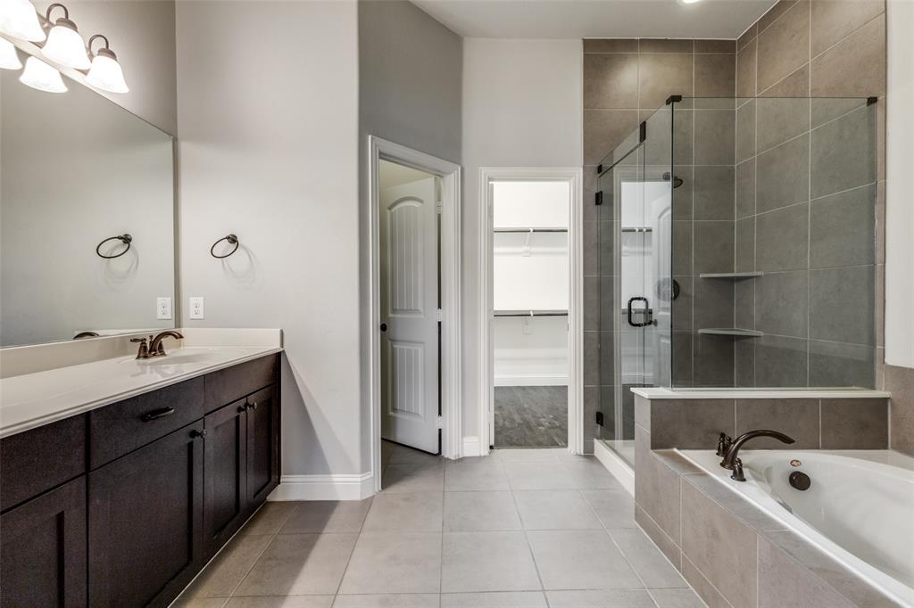 828 Rohan Drive Richardson, TX 75081 - Photo 21 of 25 a spacious bathroom with a tub sink shower and mirror