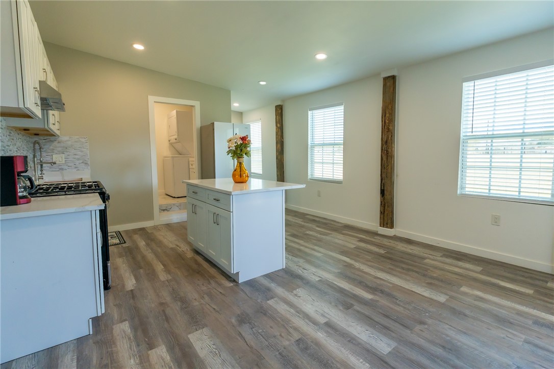 21564 Co Road 1718 Mathis, TX 78368 - Photo 17 of 37 Kitchen Apartment