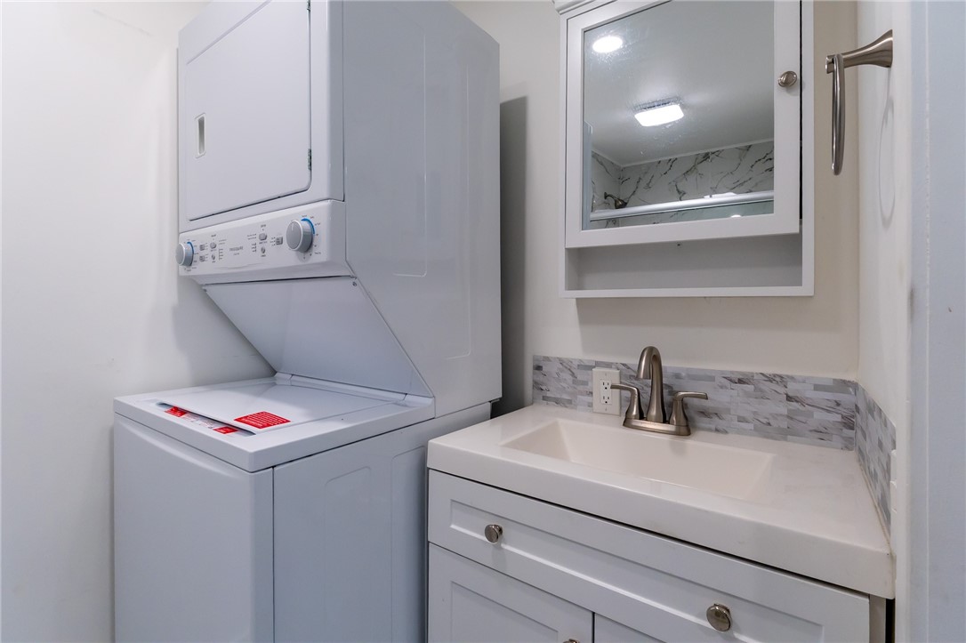 21564 Co Road 1718 Mathis, TX 78368 - Photo 25 of 37 Laundry/Bathroom