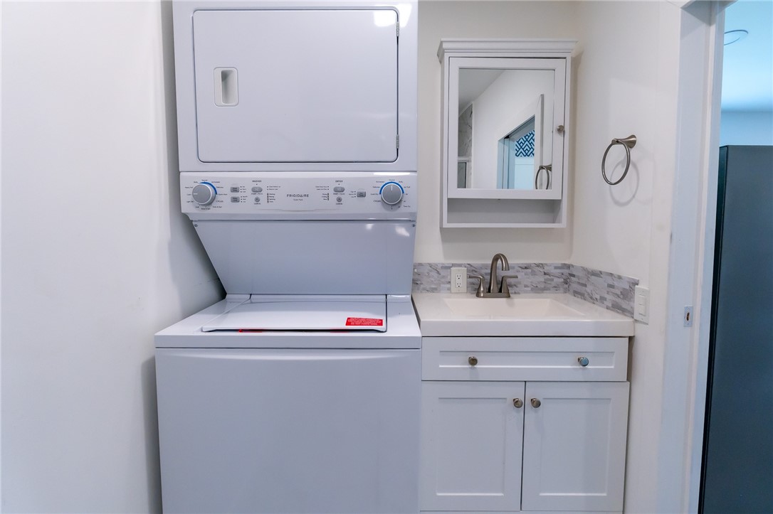 21564 Co Road 1718 Mathis, TX 78368 - Photo 26 of 37 Laundry/Bathroom