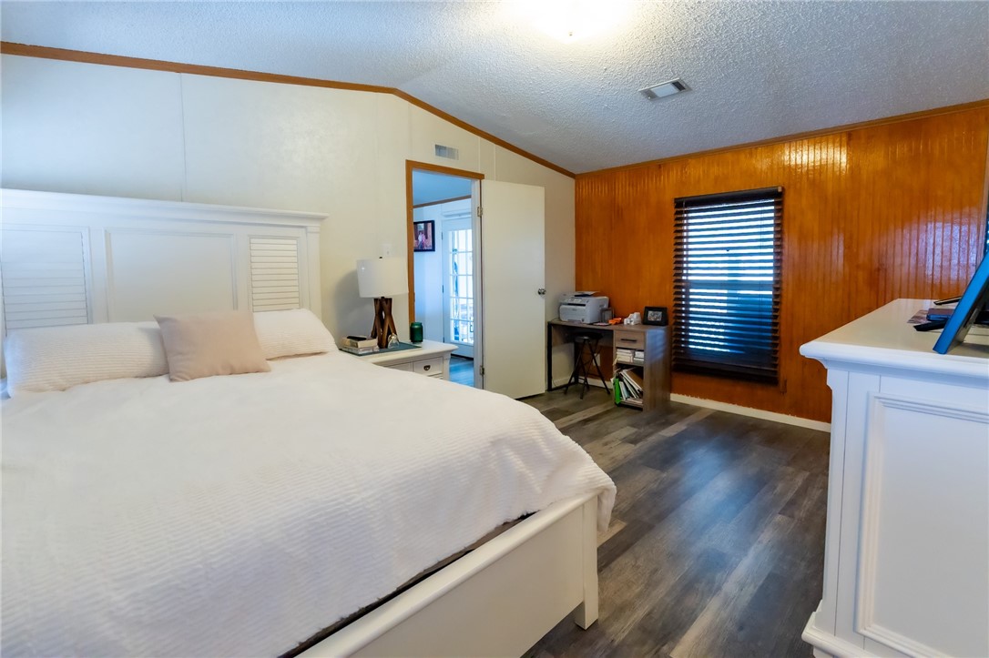 21564 Co Road 1718 Mathis, TX 78368 - Photo 31 of 37 Mainhouse Bedroom