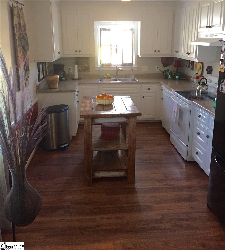 606 Lenhardt Road Greenville, SC 29611 - Photo 6 of 11 Gallery Image 6