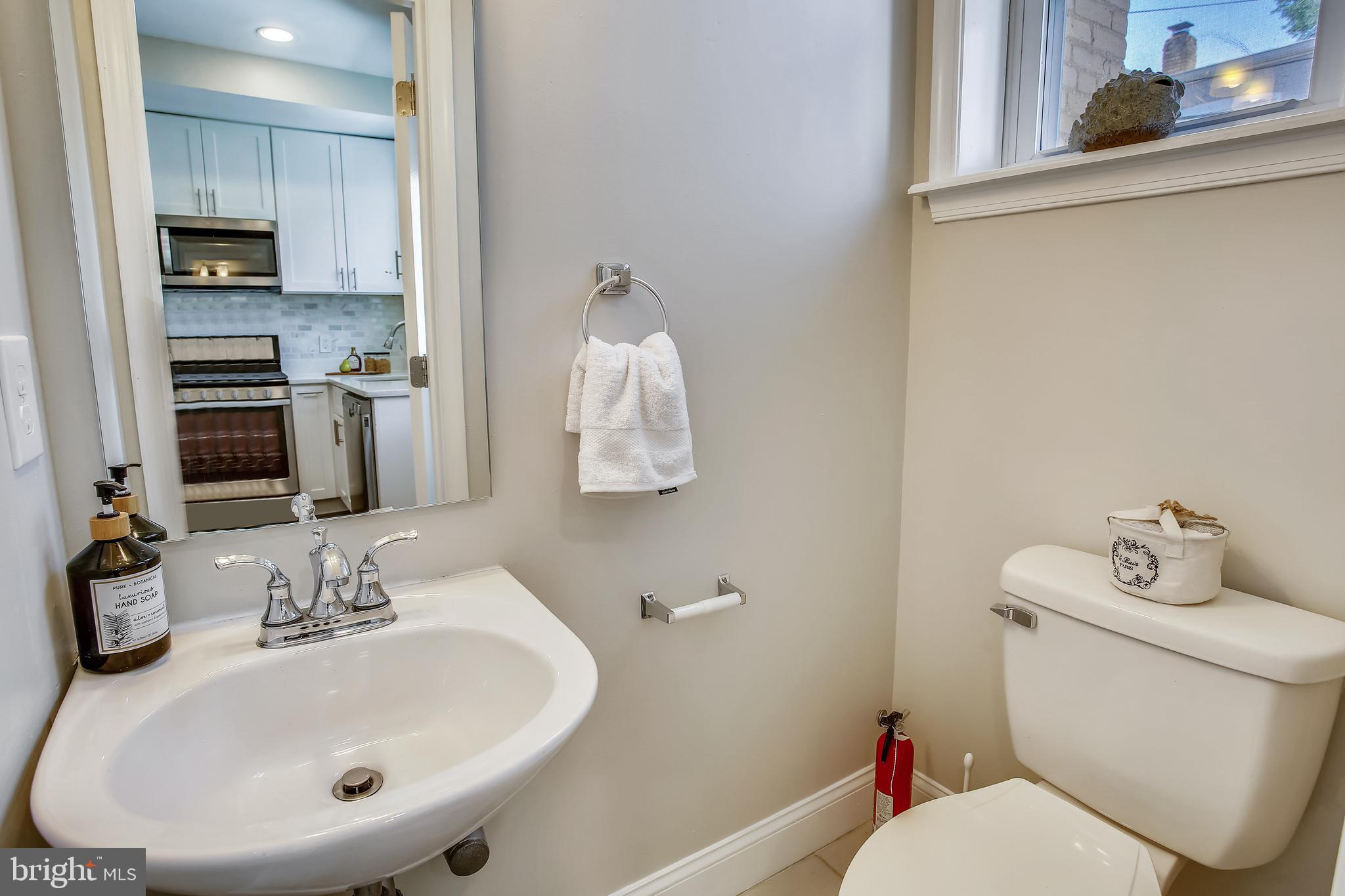 724 Hobart Place Northwest Washington, DC 20001 - Photo 11 of 31