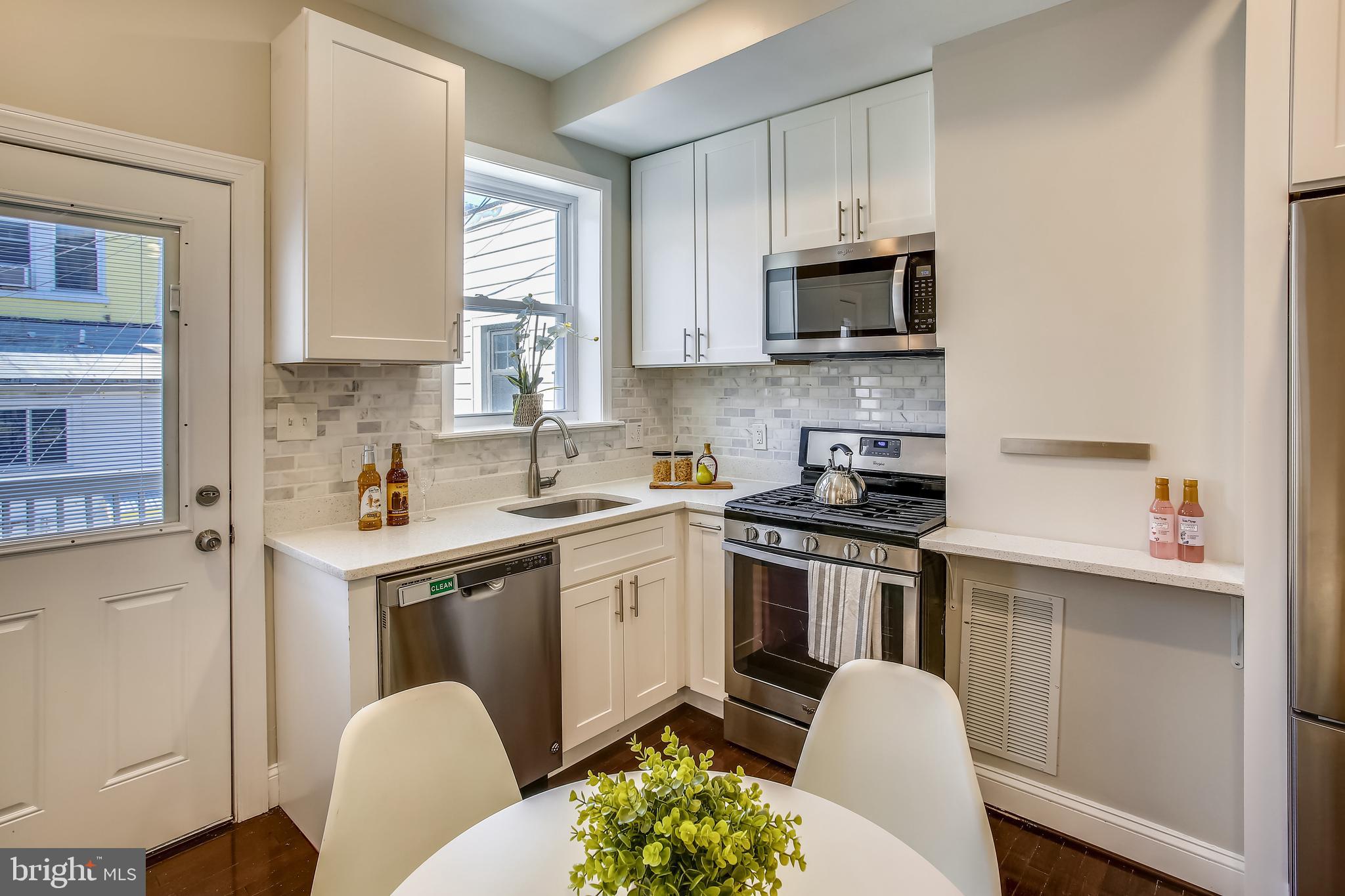 724 Hobart Place Northwest Washington, DC 20001 - Photo 6 of 31