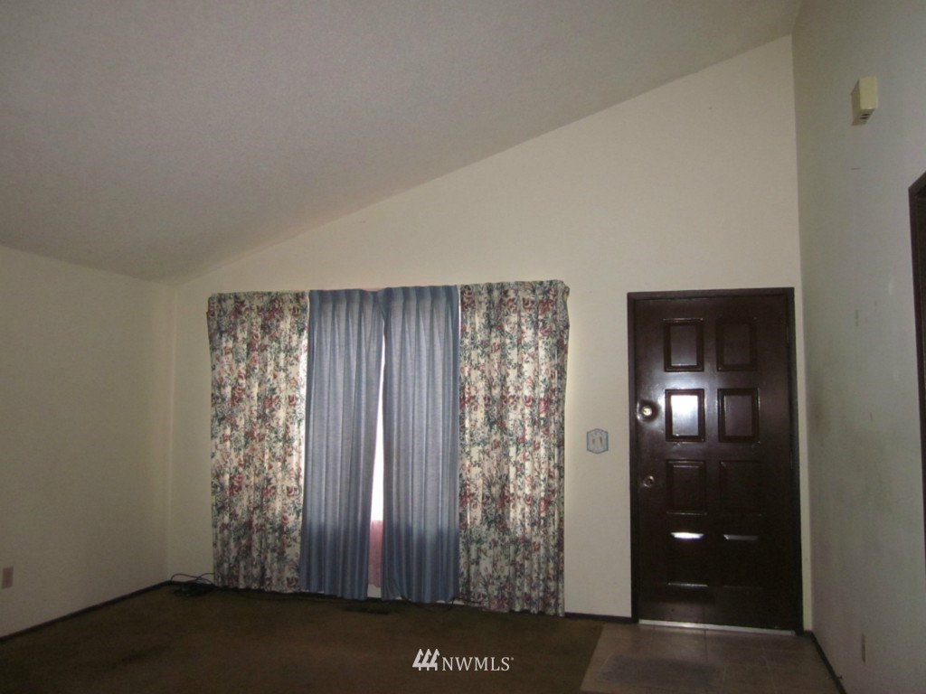 4433 Southeast 4th Street Renton, WA 98059 - Photo 2 of 15