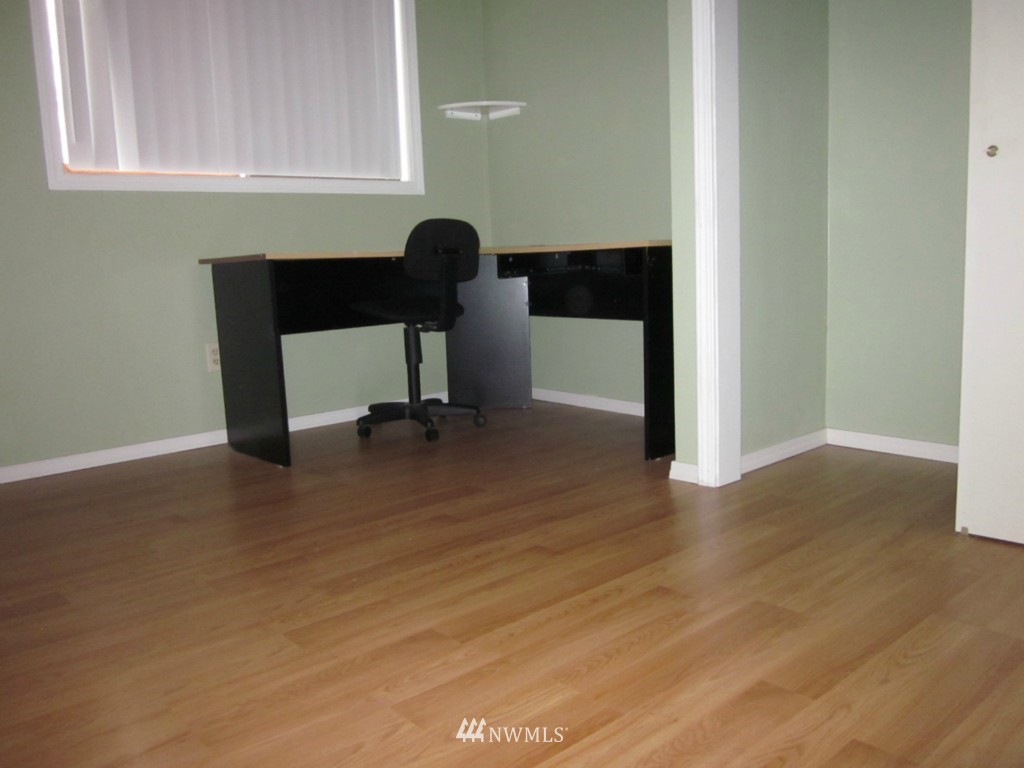 4433 Southeast 4th Street Renton, WA 98059 - Photo 12 of 15