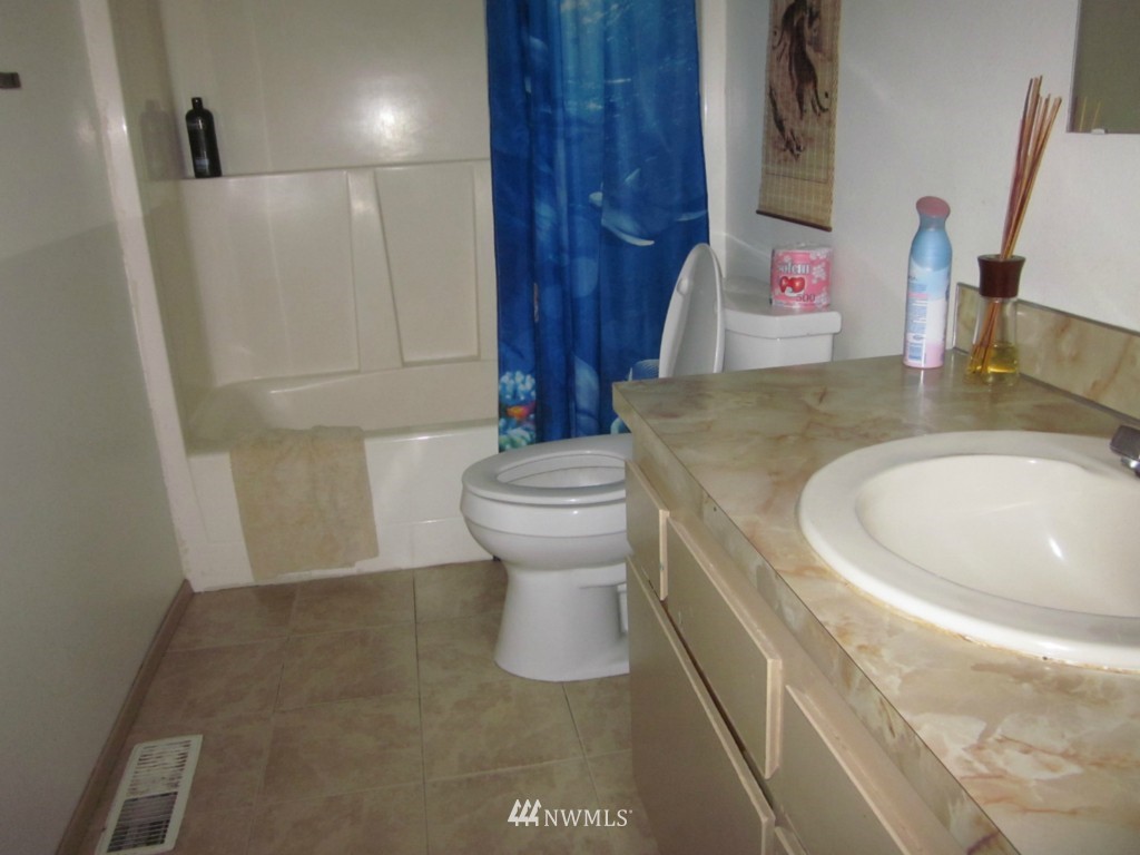 4433 Southeast 4th Street Renton, WA 98059 - Photo 10 of 15