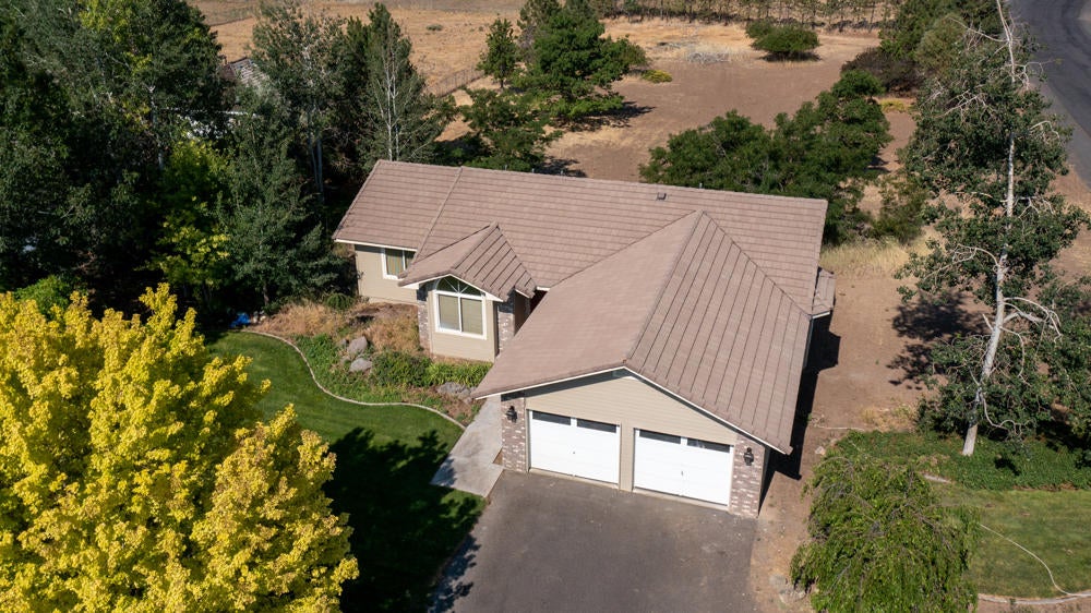 8906 Rockinghorse Lane Klamath Falls, OR 97603 - Photo 1 of 32 Front