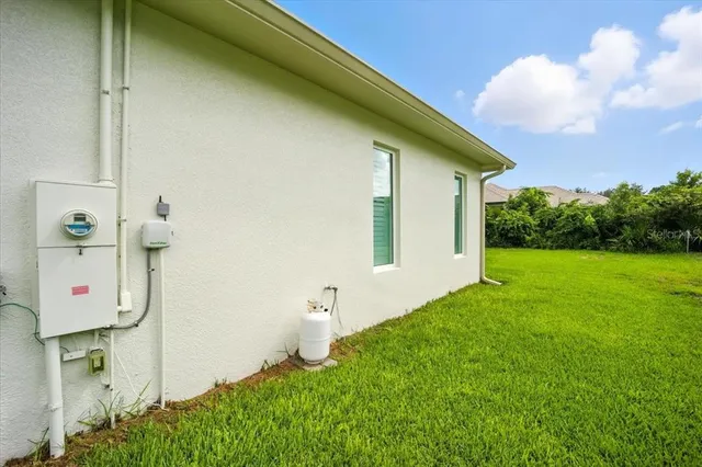 a view of a house with backyard porch and garden