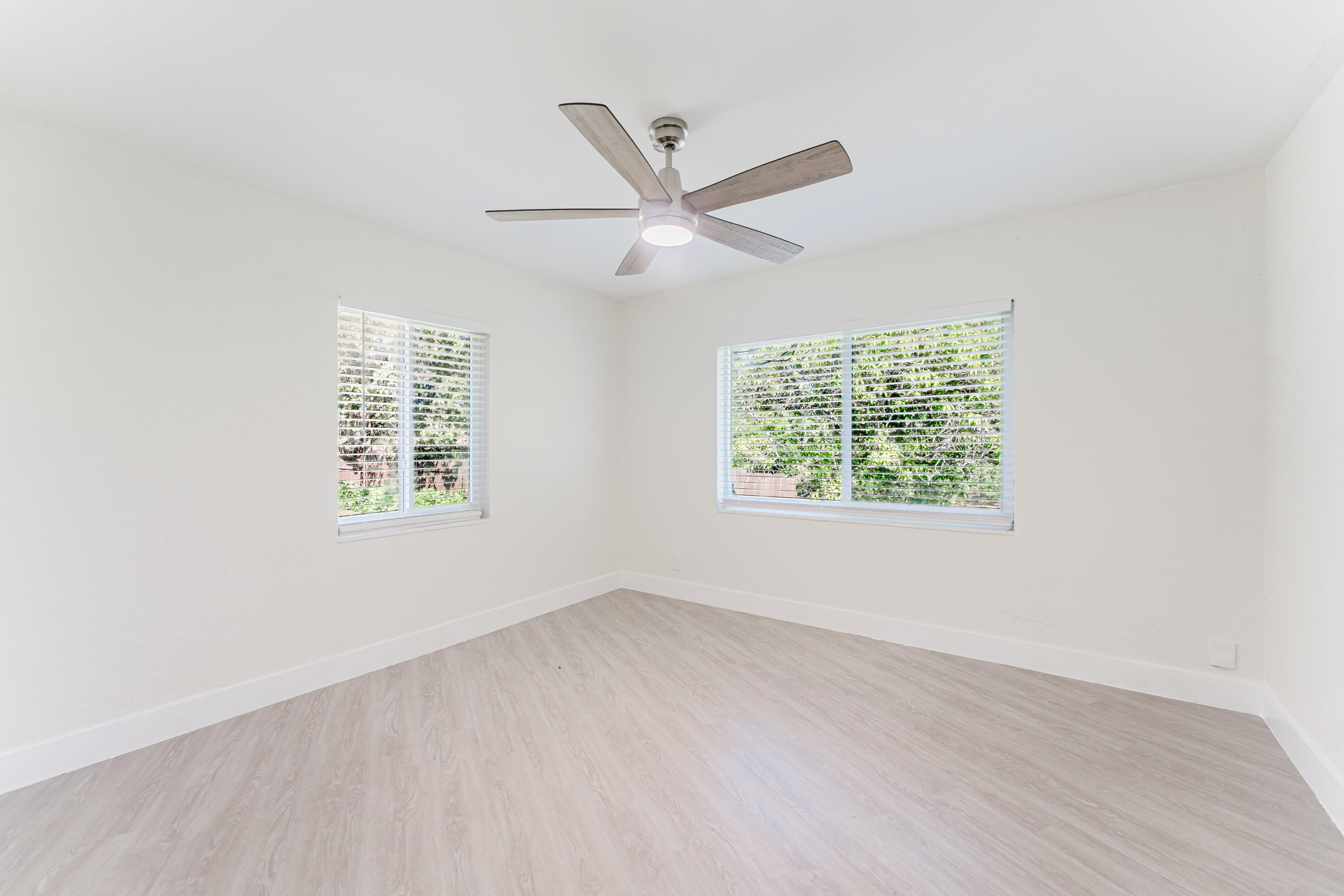 323 Spanish River Boulevard Boca Raton, FL 33431 - Photo 18 of 30 323-16