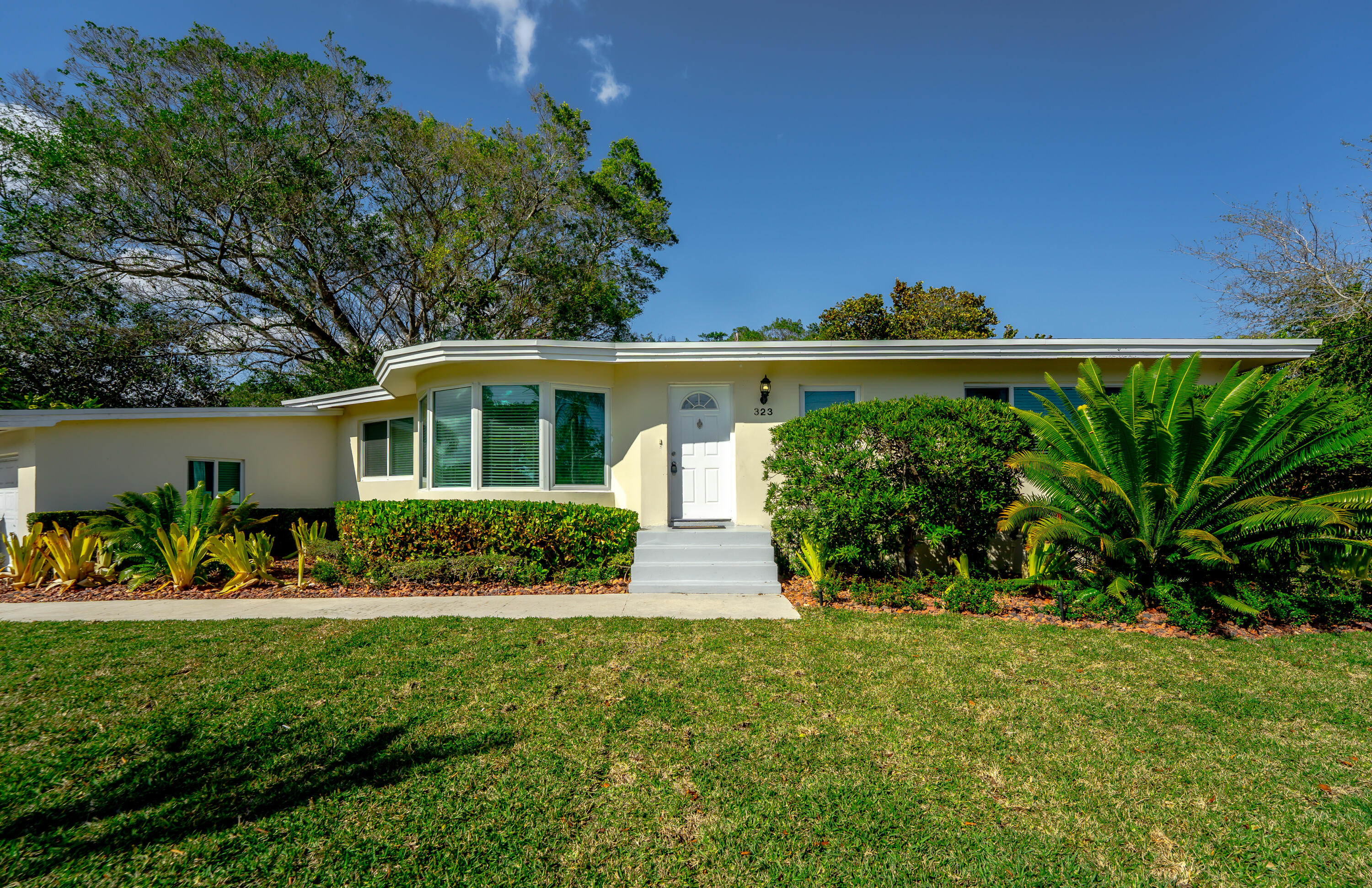 323 Spanish River Boulevard Boca Raton, FL 33431 - Photo 2 of 30 323-2