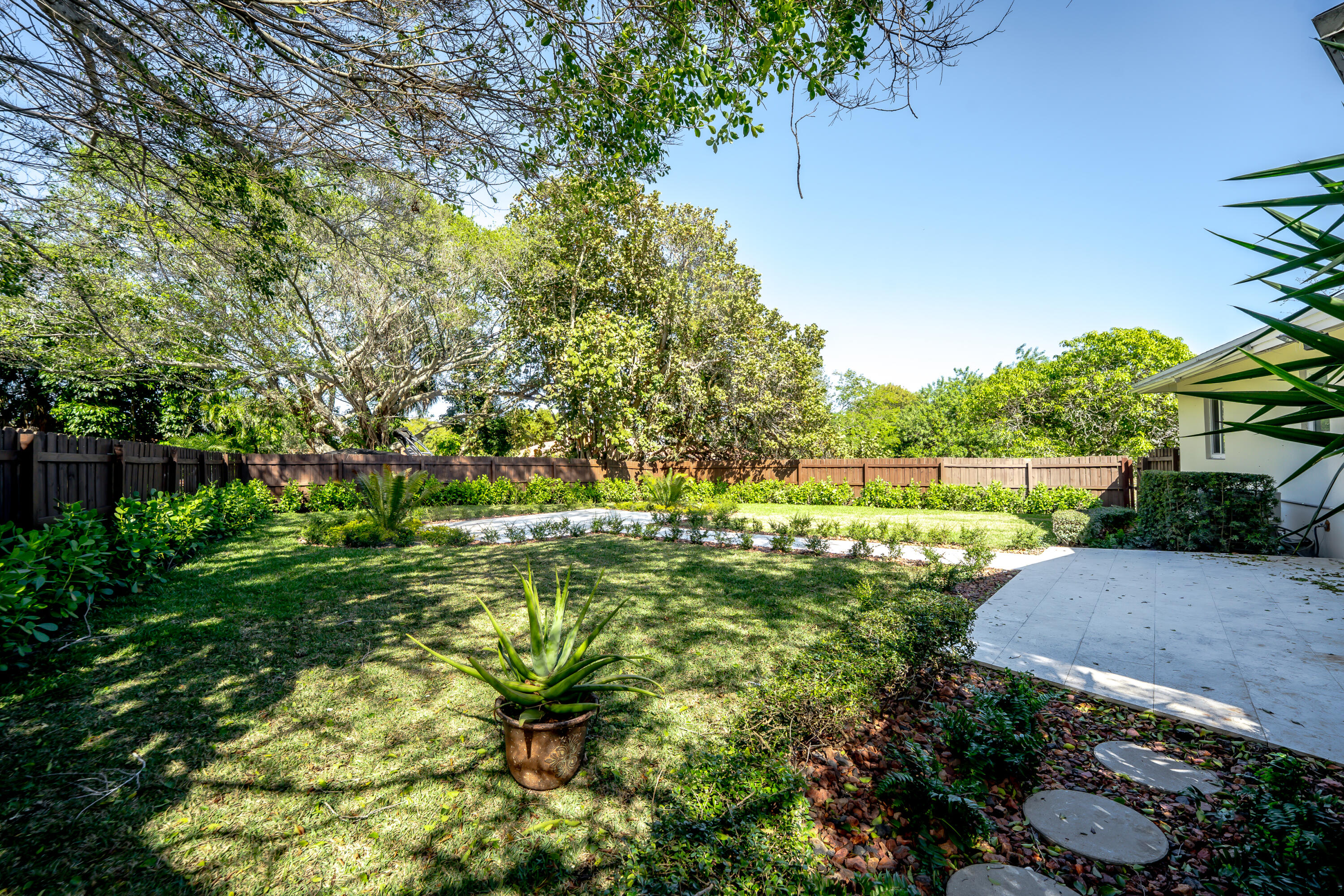 323 Spanish River Boulevard Boca Raton, FL 33431 - Photo 4 of 30 323-30