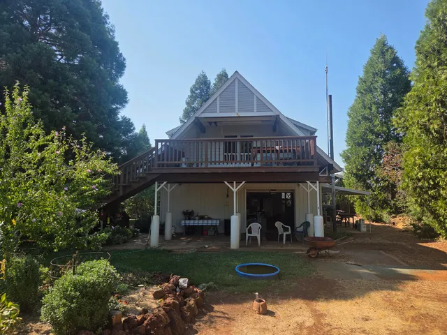 a close view of sink and tap