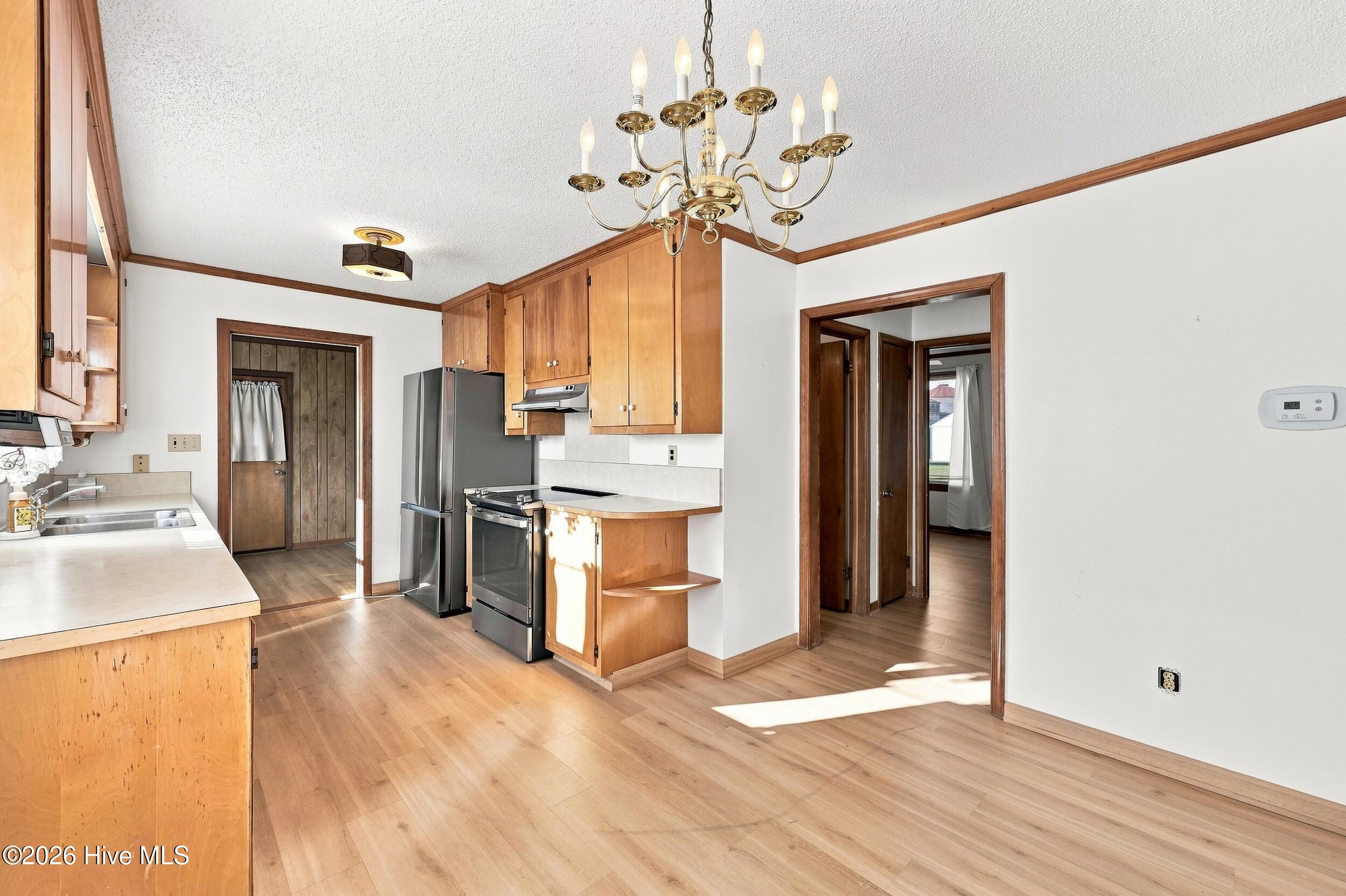 507 Narrow Shore Road Aydlett, NC 27916 - Photo 7 of 39 507 Eat-in kitchen new again
