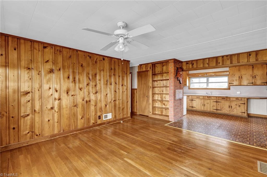 6307 Salem Chapel Road Walnut Cove, NC 27052 - Photo 6 of 25 Living room