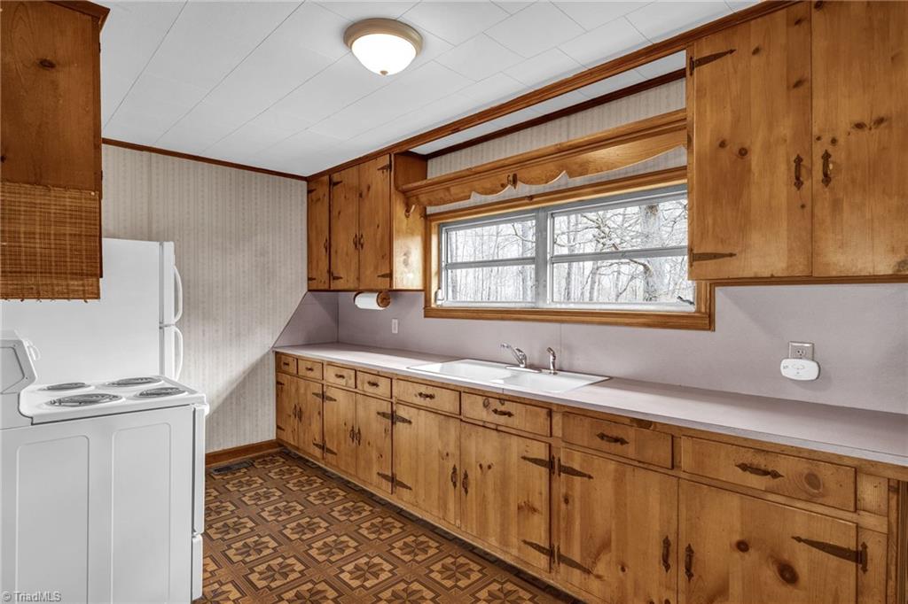 6307 Salem Chapel Road Walnut Cove, NC 27052 - Photo 8 of 25 Kitchen