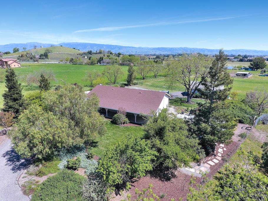 1385 Lane B Gilroy, CA 95020 - Photo 3 of 25 Gallery Image 3