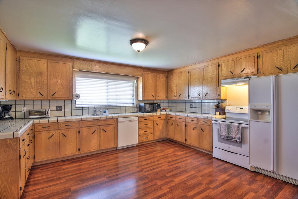 1385 Lane B Gilroy, CA 95020 - Photo 9 of 25 Gallery Image 9