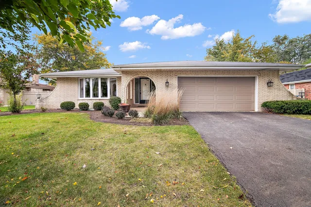 $415,000 | 6220 West 129th Place, Palos Heights, IL 60463