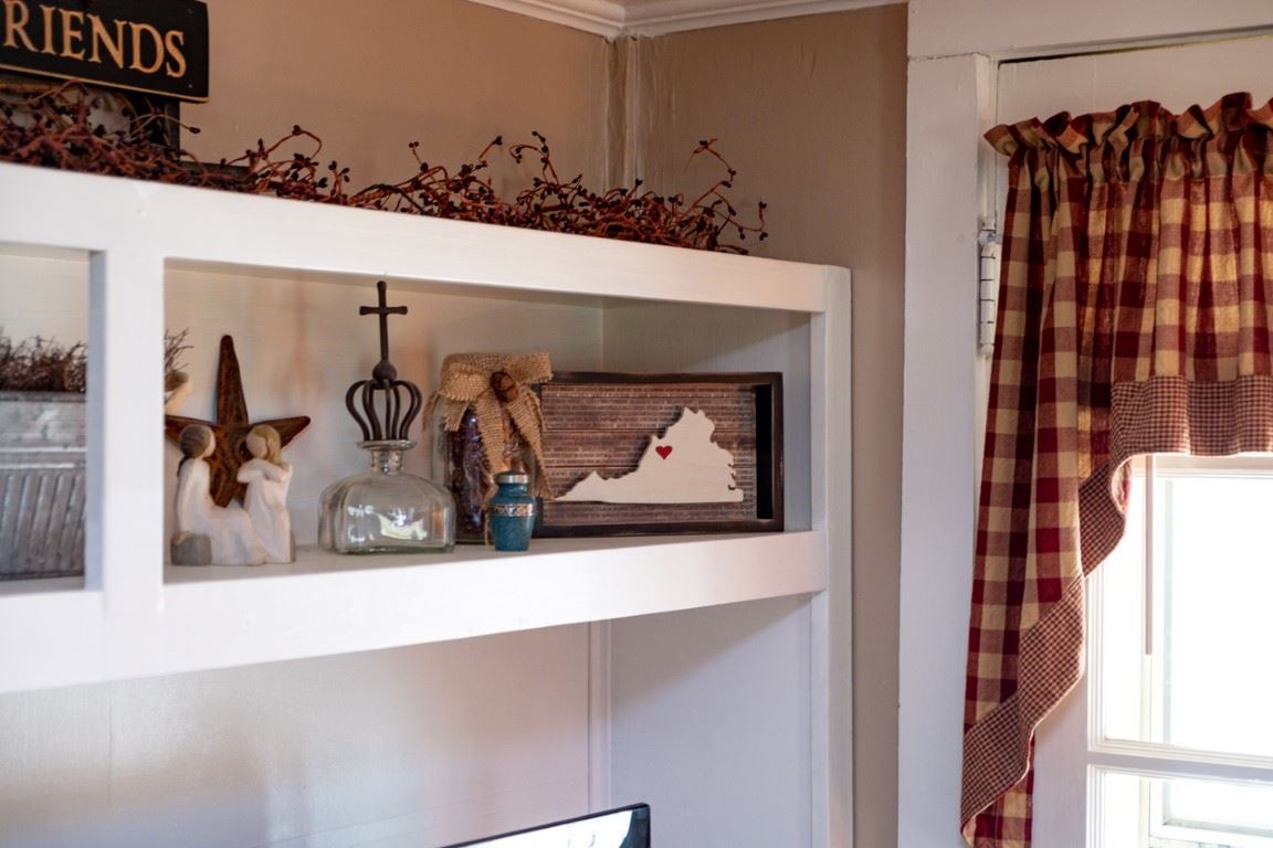 1794 Mt Torrey Road Lyndhurst, VA 22952 - Photo 28 of 44 a view of a entryway
