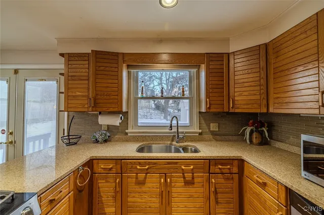 $360,000 | 306 Wedgewood Terrace, DeWitt, NY 13214