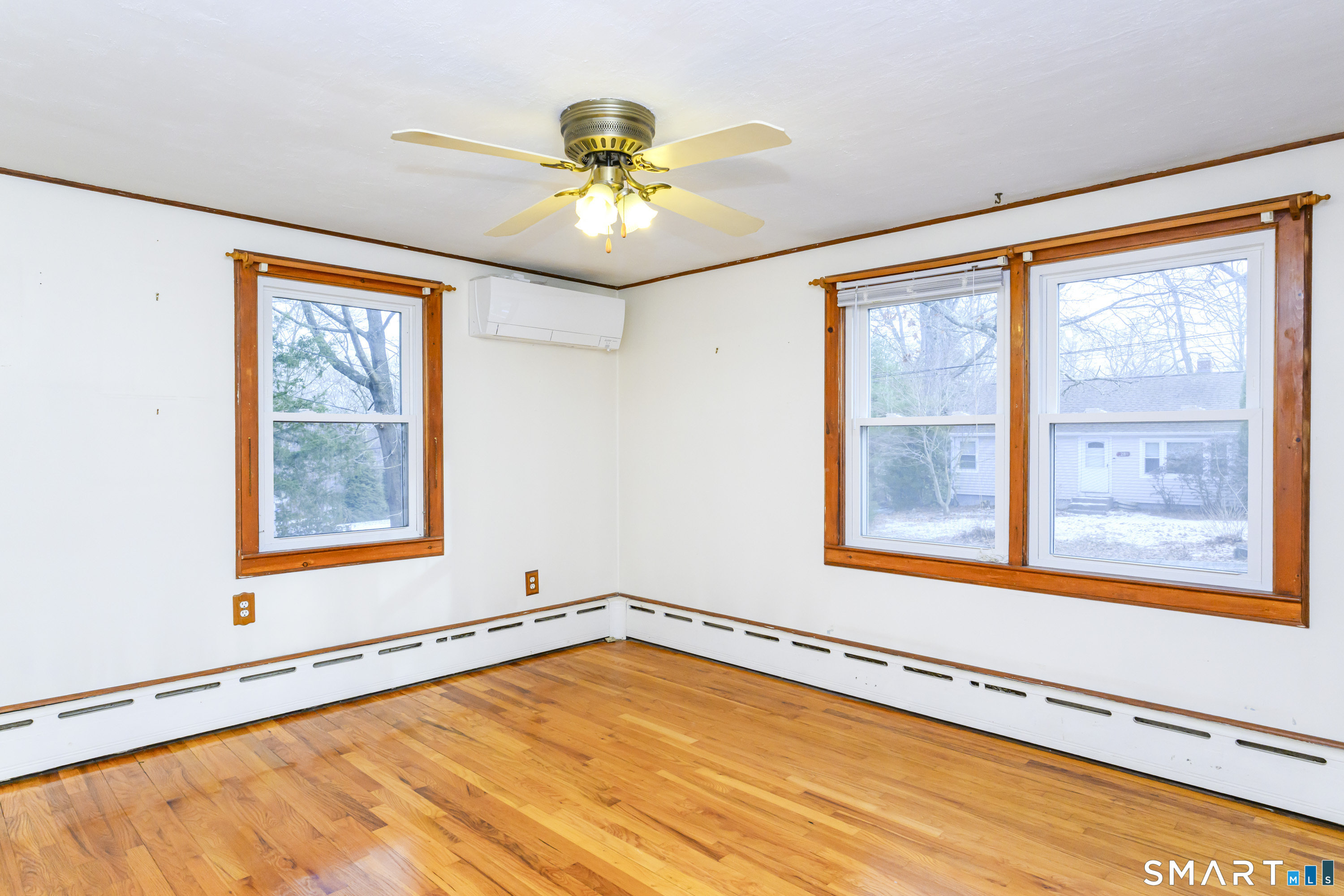 39 Rocky Ledge Drive Clinton, CT 06413 - Photo 15 of 40 Notice the Mitsubishi Mini Split for cooling and supplemental heating.