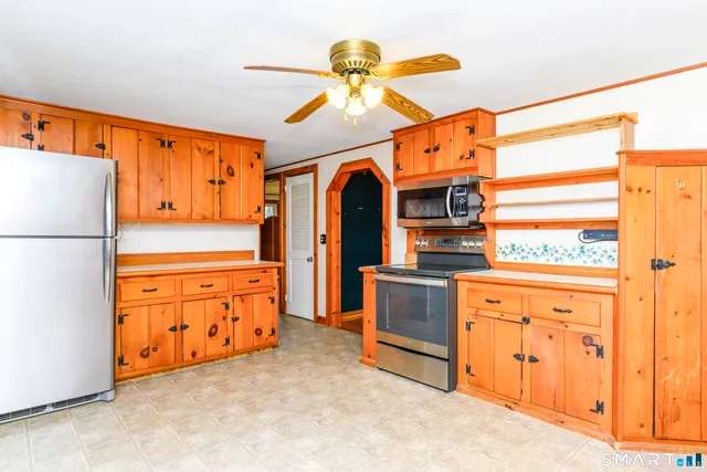 $310,000 | 39 Rocky Ledge Drive, Clinton, CT 06413