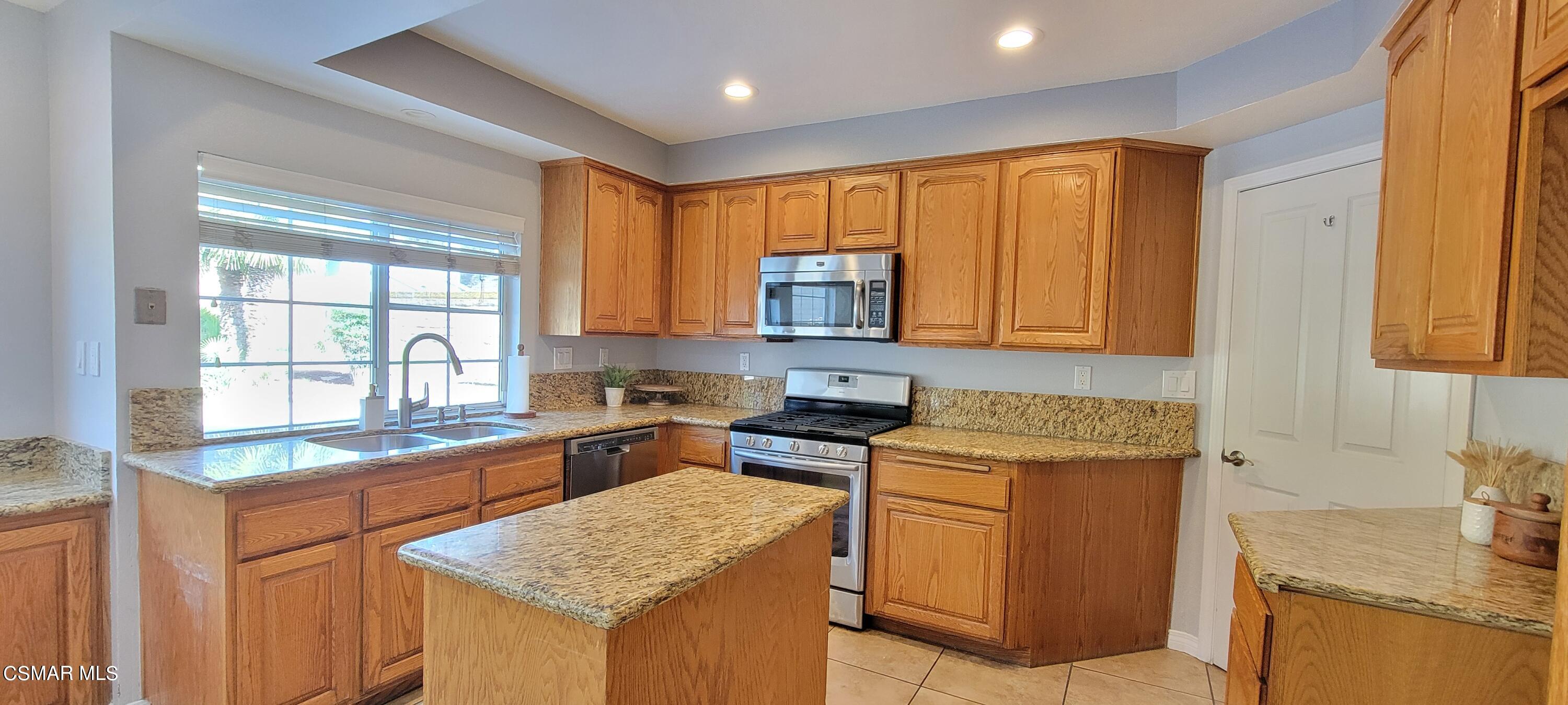 2708 Angel Circle Simi Valley, CA 93063 - Photo 9 of 26 20240723_171336