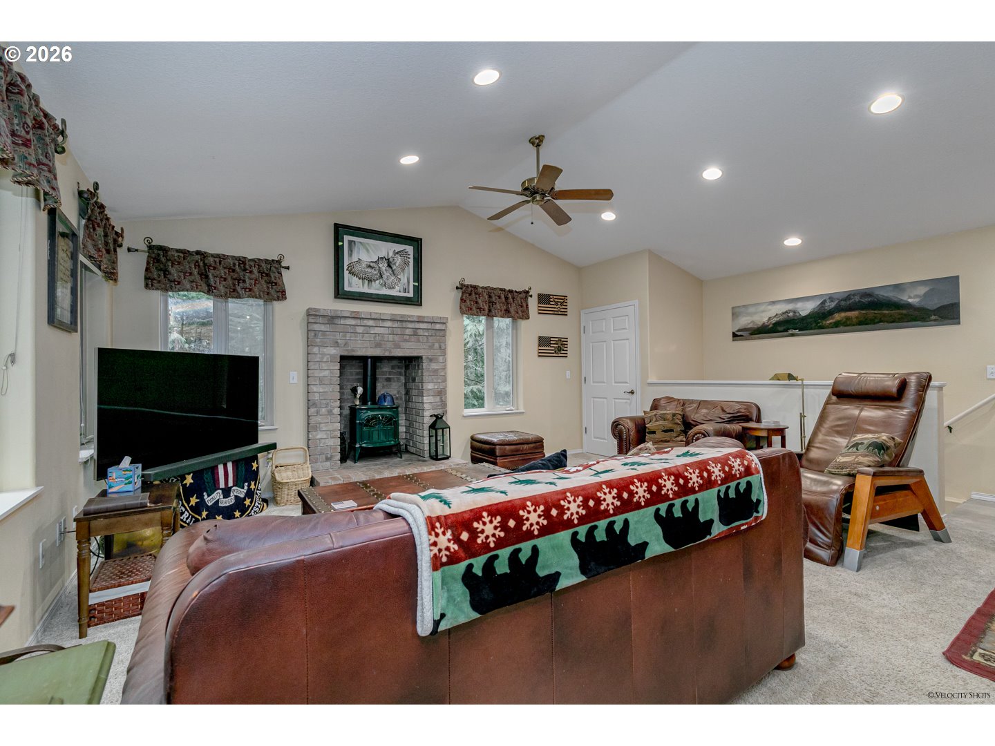 53221 East Marmot Road Sandy, OR 97055 - Photo 8 of 48 Living Room