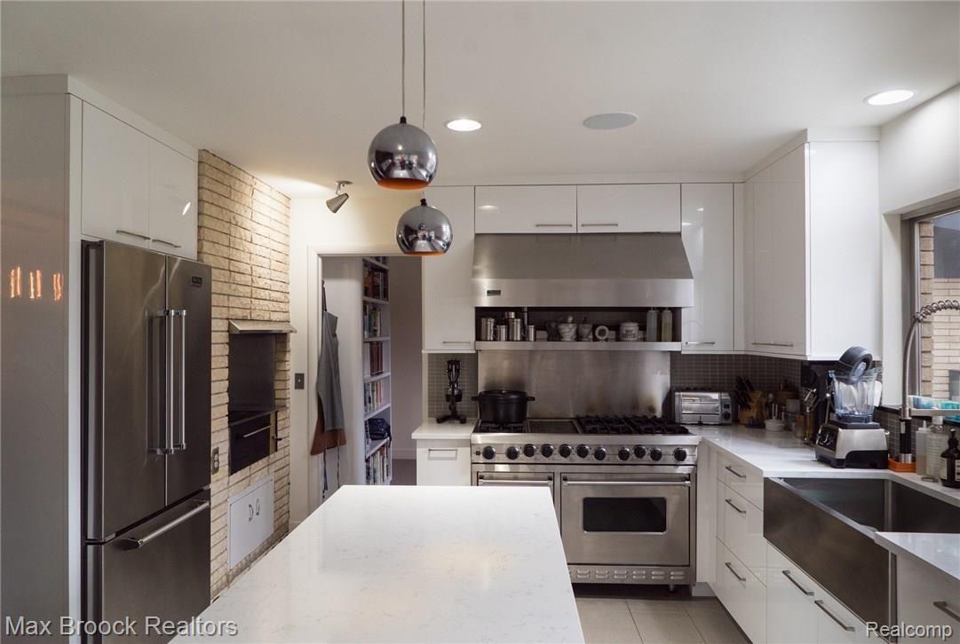 5056 Midmoor Road Bloomfield Hills, MI 48302 - Photo 11 of 28 43_DSC0544.jpg