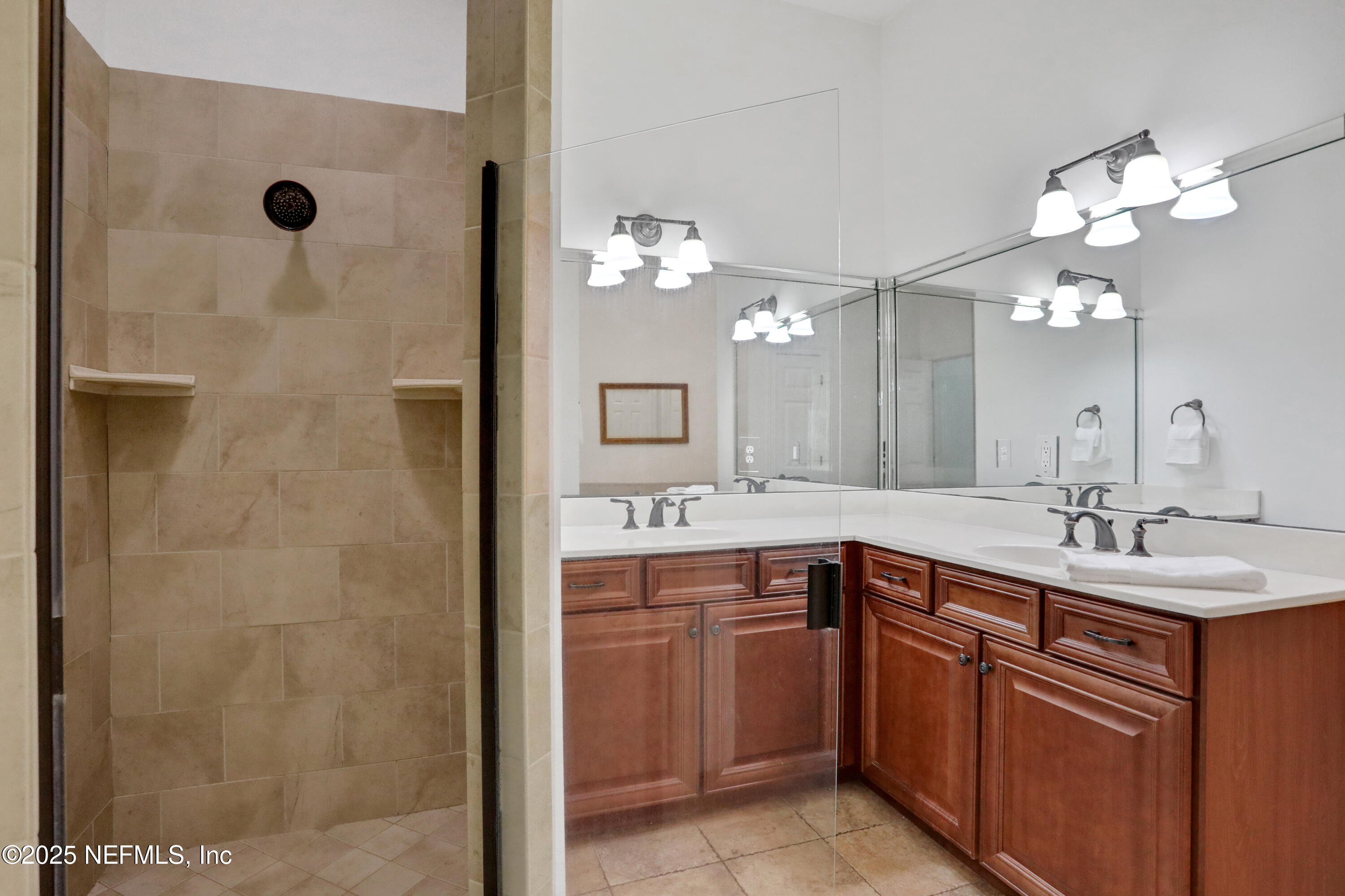 11062 Blazing Ridge Court Jacksonville, FL 32219 - Photo 24 of 55 Primary Bath
