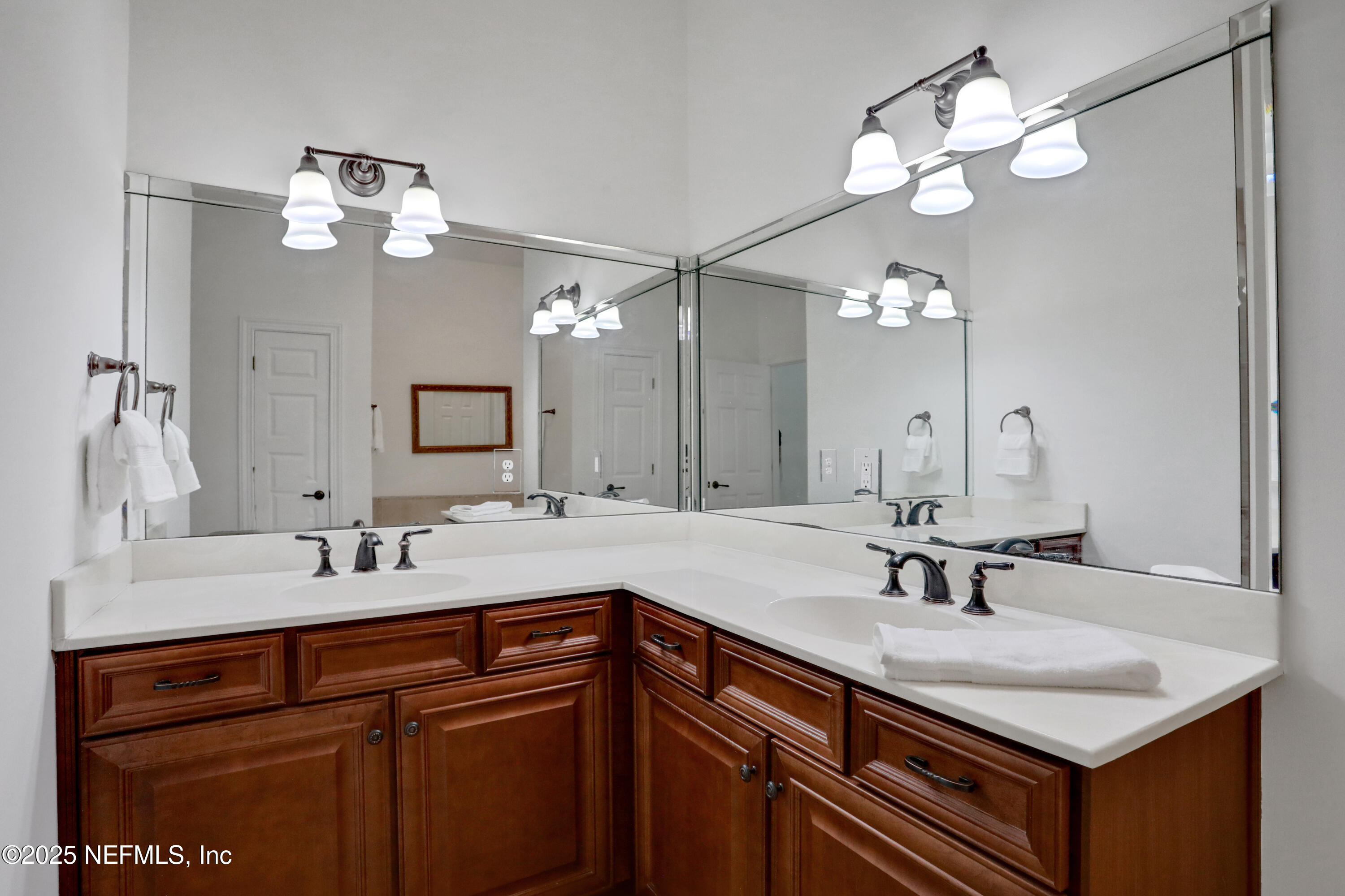 11062 Blazing Ridge Court Jacksonville, FL 32219 - Photo 25 of 55 Primary Bath