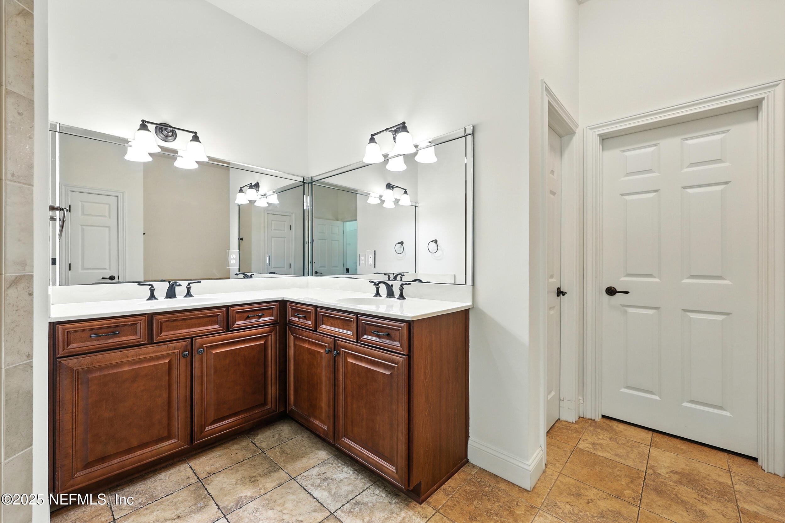11062 Blazing Ridge Court Jacksonville, FL 32219 - Photo 27 of 55 Primary Bath