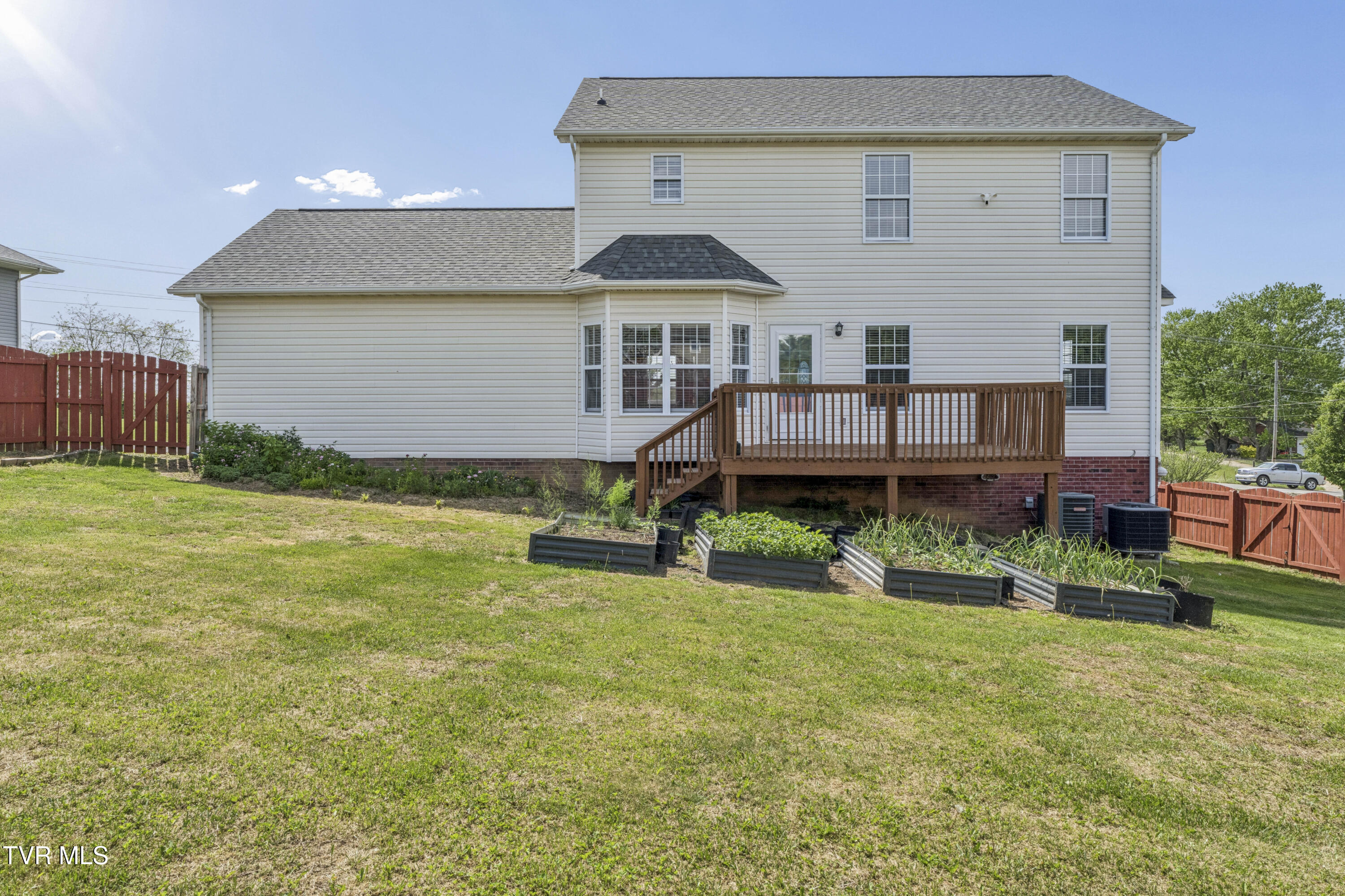 401 Leesburg Road Telford, TN 37690 - Photo 62 of 62 LeesburgFloral-5