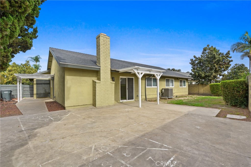 424 East Riverview Avenue Orange, CA 92865 - Photo 2 of 10 Back View