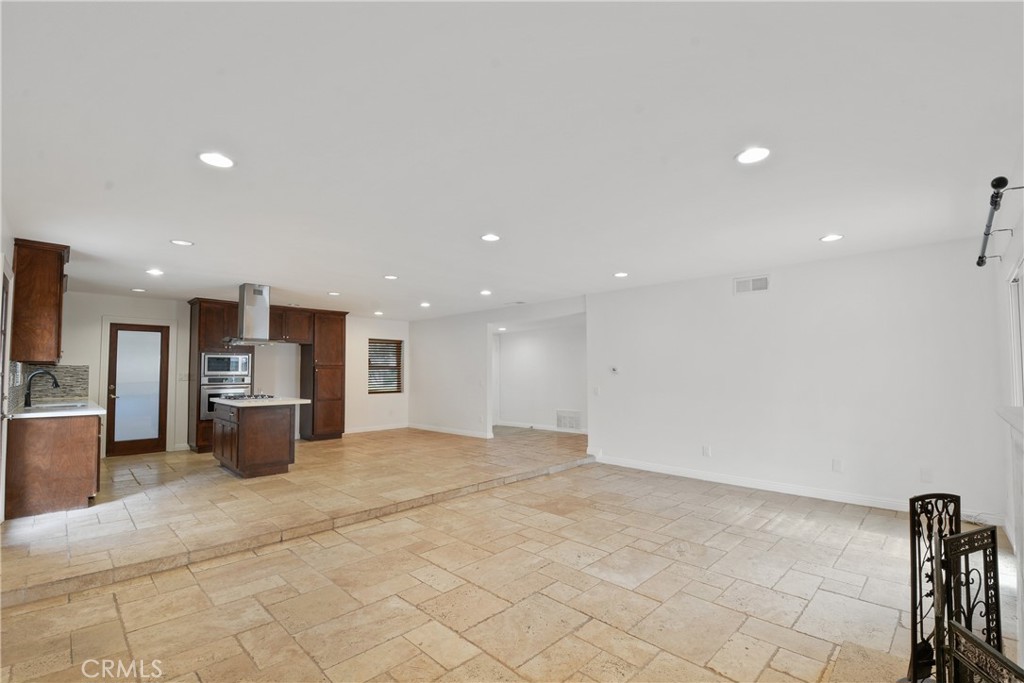 424 East Riverview Avenue Orange, CA 92865 - Photo 3 of 10 Living & Kitchen View