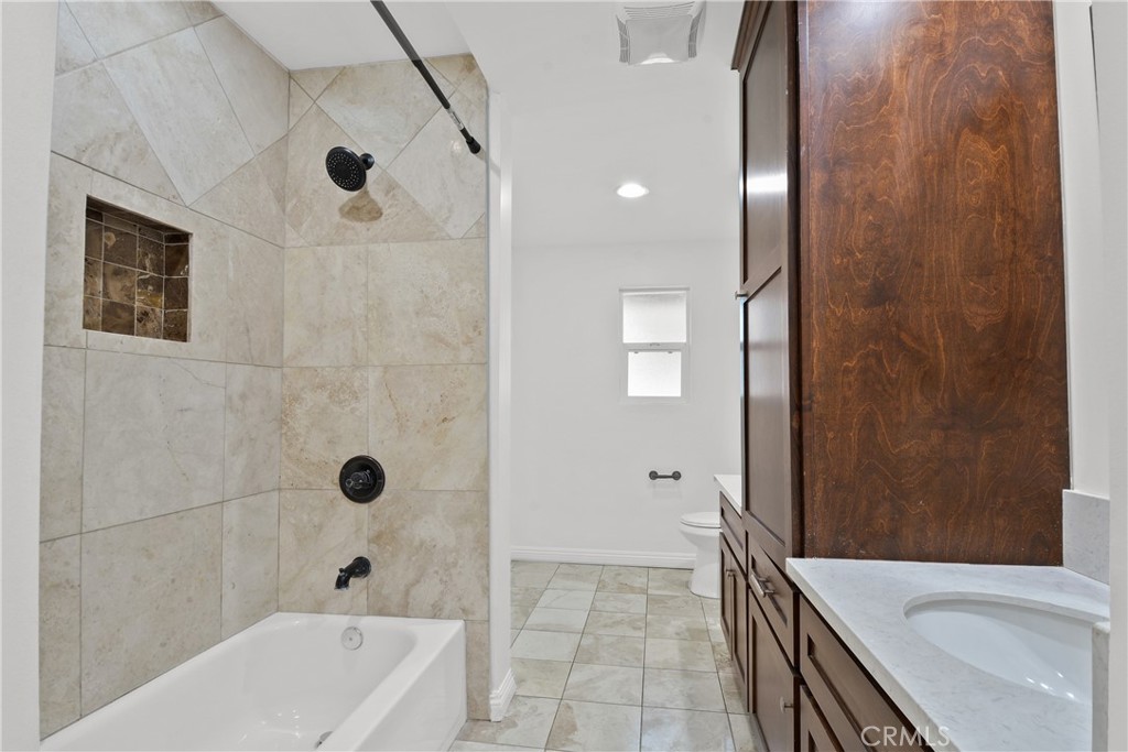 424 East Riverview Avenue Orange, CA 92865 - Photo 8 of 10 Main Bath