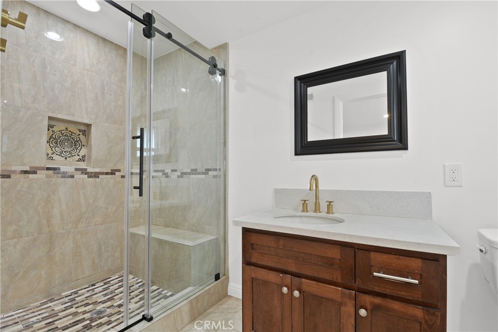 424 East Riverview Avenue Orange, CA 92865 - Photo 10 of 10 Primary Bath