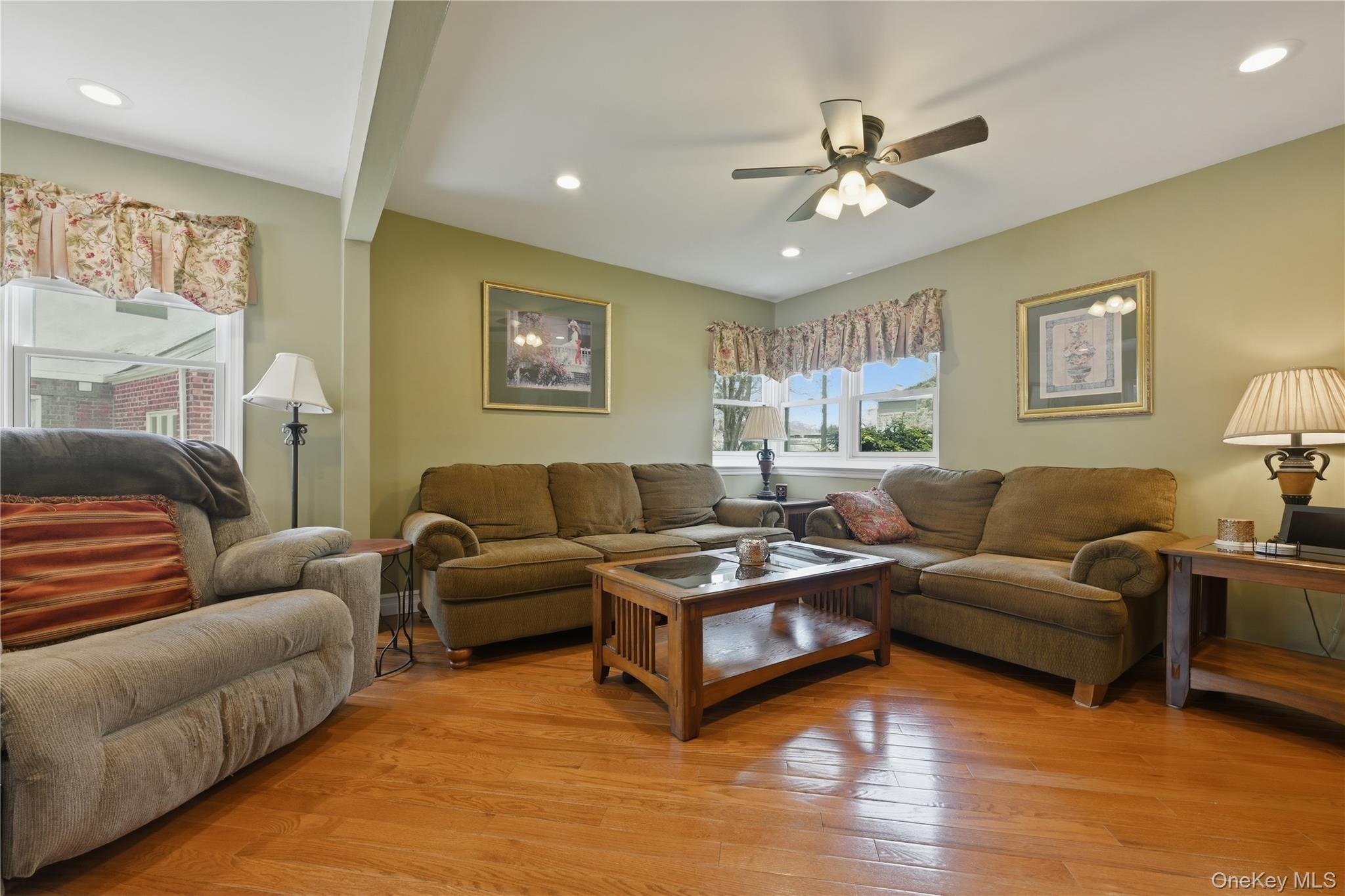 19 Berkshire Road Bethpage, NY 11714 - Photo 12 of 42