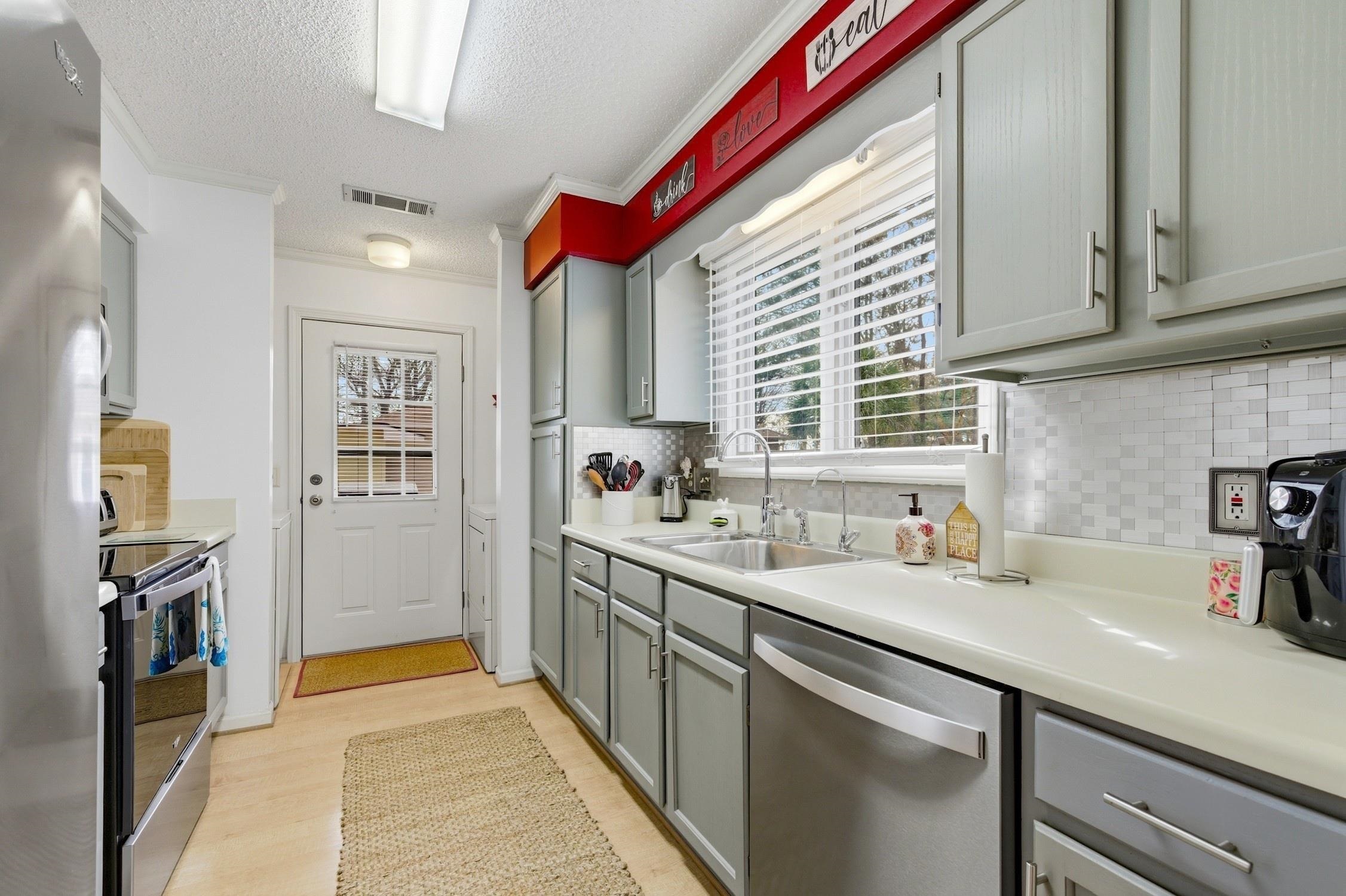 804 Victoria Court Murrells Inlet, SC 29576 - Photo 7 of 40 Gallery Image 7