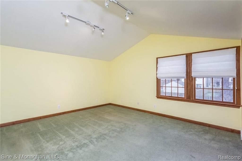 1269 Roslyn Road Grosse Pointe Woods, MI 48236 - Photo 6 of 8