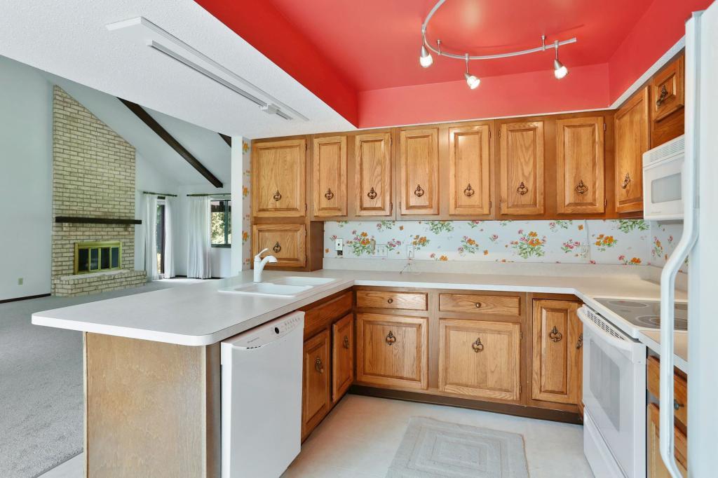 8068 Pennsylvania Road Bloomington, MN 55438 - Photo 8 of 36 Gallery Image 8