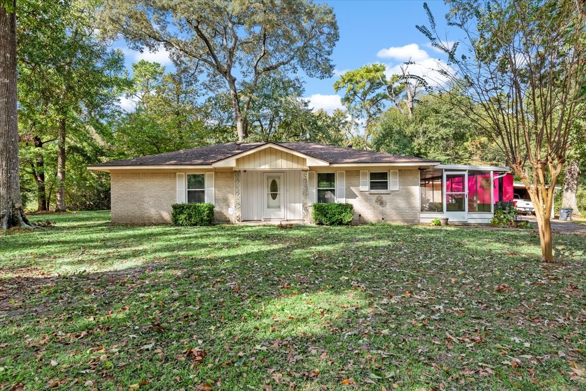 1651 Fultz Court Conroe, TX 77304 - Photo 4 of 38 a front view of house with yard and green space