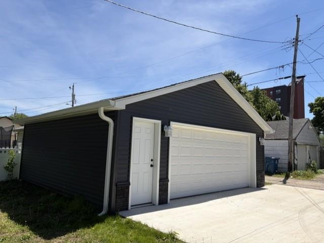 425 West Cleveland Street Spring Valley, IL 61362 - Photo 4 of 14 a backyard of a house