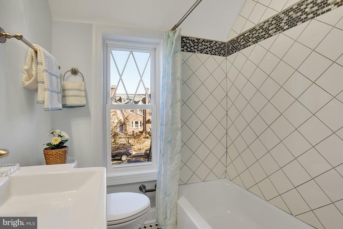 403 Hopkins Road Baltimore, MD 21212 - Photo 13 of 30 Bath