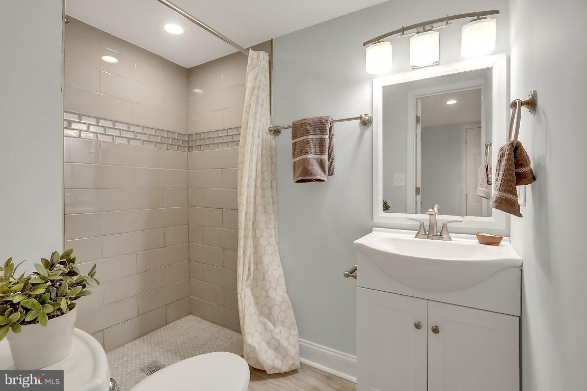 403 Hopkins Road Baltimore, MD 21212 - Photo 24 of 30 Custom glass shower door to be installed.