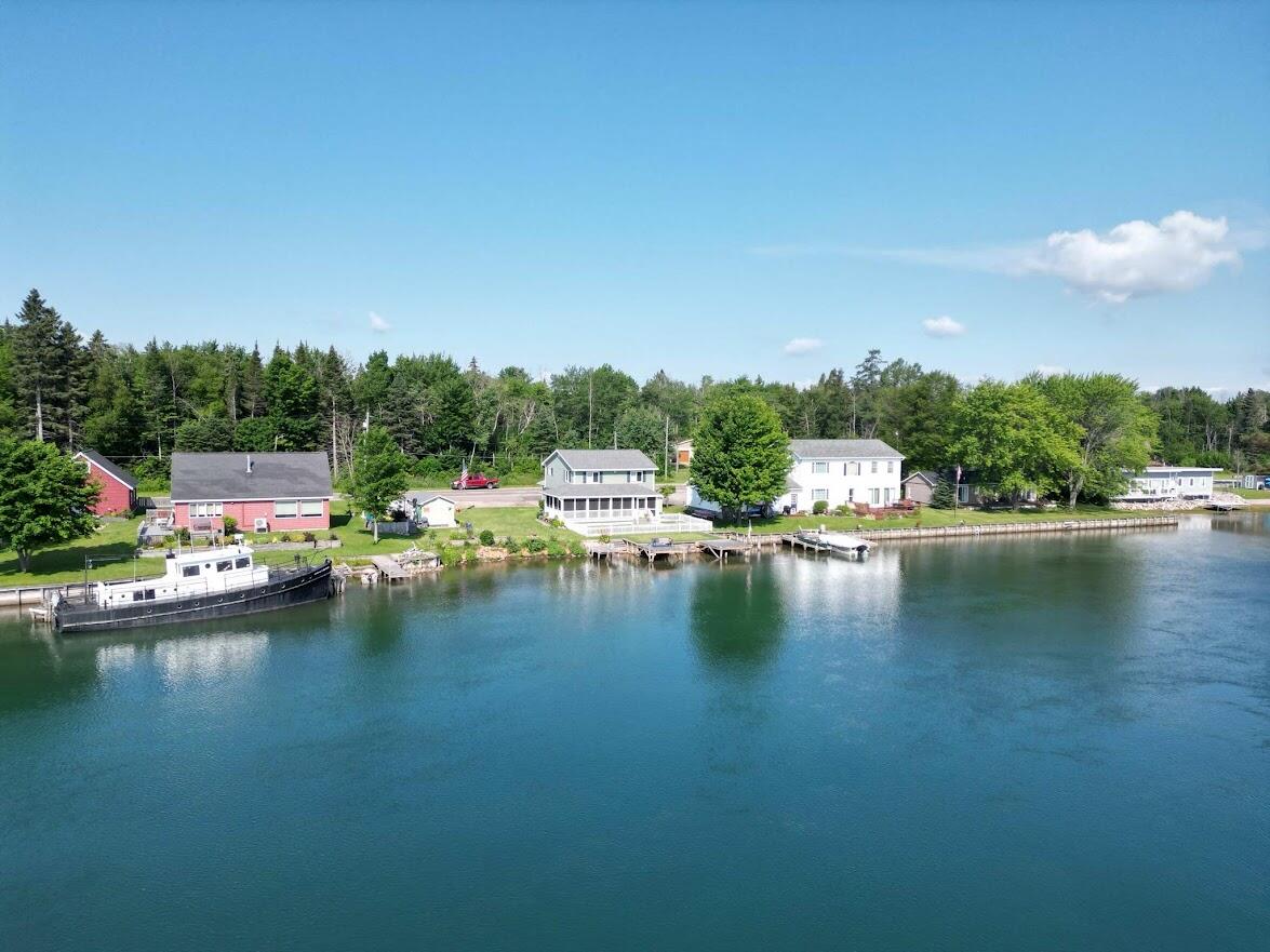 1925 Riverside Drive Sault Ste. Marie, MI 49783 - Photo 23 of 27 Gallery Image 23