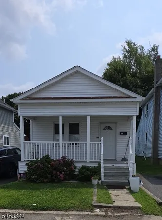 $2,600 | 301 Center Street, Unit 1, Landing, NJ 07850