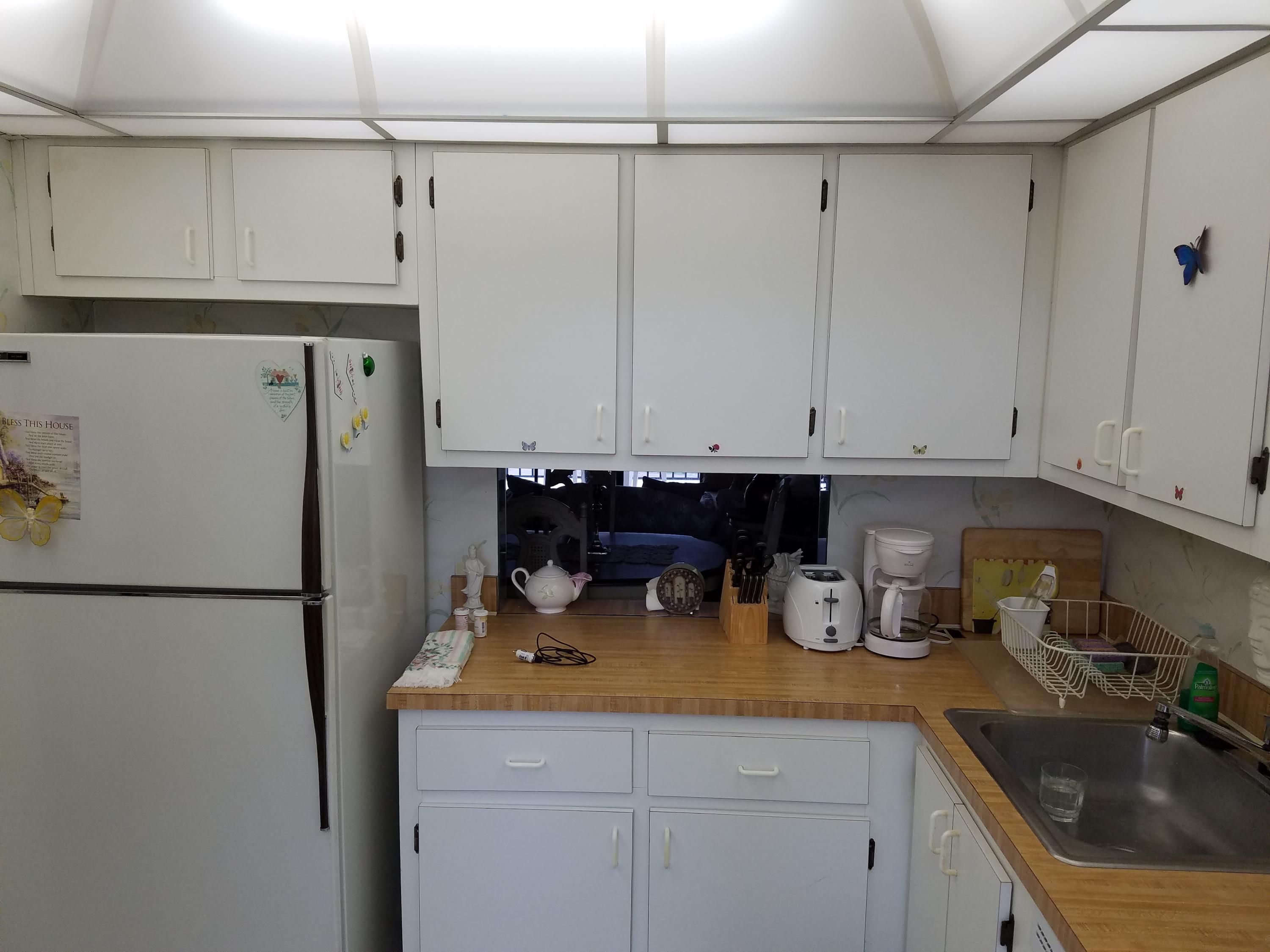 21217 Lago Circle, Unit 6H Boca Raton, FL 33433 - Photo 2 of 12 Kitchen